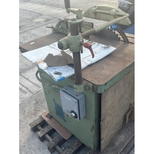 106 - ROBINSON ET/T CIRCULAR TABLE SAW 3 PHASE WITH SPARE SHARPENED BLADE IN WORKING ORDER  NO VAT