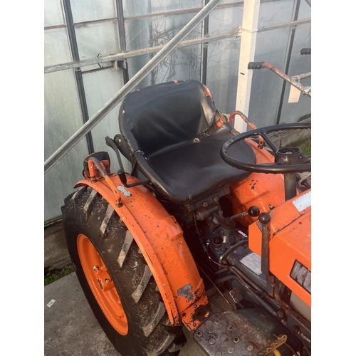 108 - KUBOTA B5100 COMPACT TRACTOR, GOOD RUNNER  NO VAT