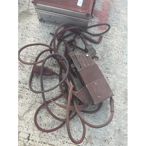 322 - AN AUTOSPOT 2T SPOT WELDER AND A CASE CONTAINING WELDING SPARES ETC NO VAT