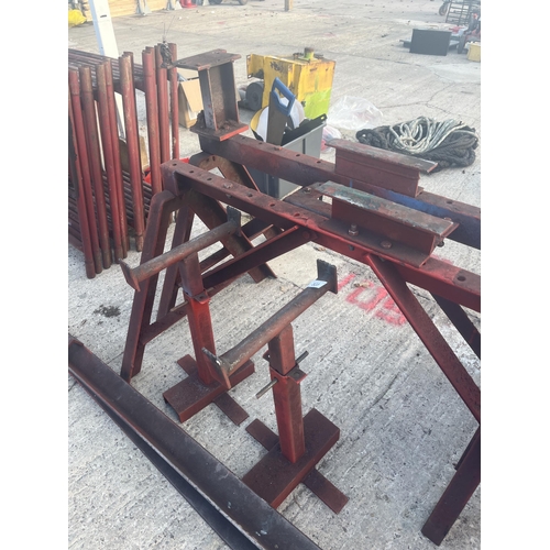 323 - A HEAVY DUTY WIDTH ADJUSTABLE WORK BENCH AND A PAIR OF ROLLER STANDS NO VAT