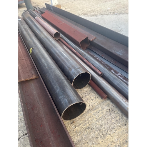 342 - A LARGE QUANTITY OF ASSORTED STEEL TO INCLUDE BOX SECTION, TUBE, PLATES AND RODS ETC NO VAT