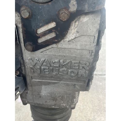 76 - A HEAVY DUTY NEUSON PETROL BS 50 WAKER PLATE NO VAT