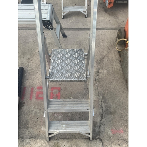 83 - A LYTE THREE RUNG ALUMINIUM STEP LADDER NO VAT