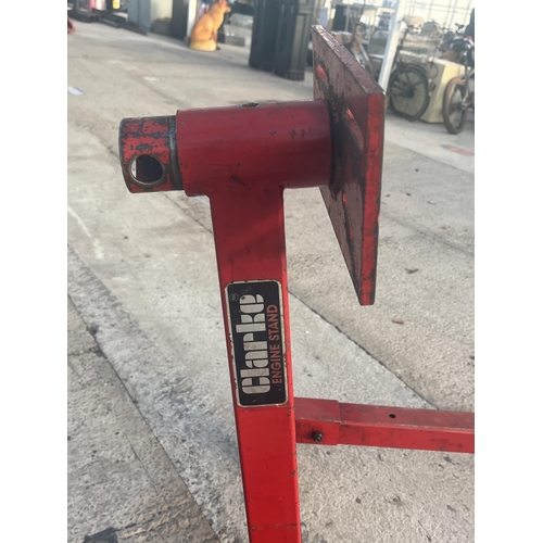 89 - A CLARKE 340KG ENGINE STAND NO VAT