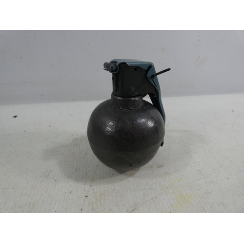 364 - A MID TO LATE 20TH CENTURY PRACTICE GRENADE