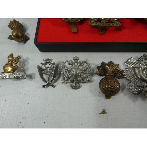 370 - A COLLECTION OF SIXTY BRITISH ARMY CAP BADGES TO INCLUDE RAMC, ROYAL ARTILLERY, 42ND REGIMENT, COLDS... 