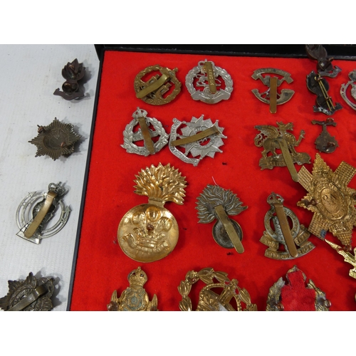 370 - A COLLECTION OF SIXTY BRITISH ARMY CAP BADGES TO INCLUDE RAMC, ROYAL ARTILLERY, 42ND REGIMENT, COLDS... 