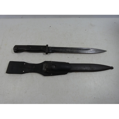 379 - A GERMAN S84/98 BAYONET AND SCABBARD, 25CM BLADE, LENGTH 41CM