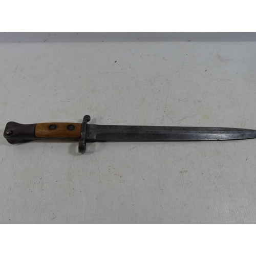 380 - A BRITISH 1888 PATTERN LEE METFORD BAYONET, 30CM BLADE STAMPED SANDERSON SHEFFIELD, LENGTH 42.5CM