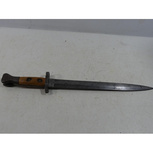 380 - A BRITISH 1888 PATTERN LEE METFORD BAYONET, 30CM BLADE STAMPED SANDERSON SHEFFIELD, LENGTH 42.5CM