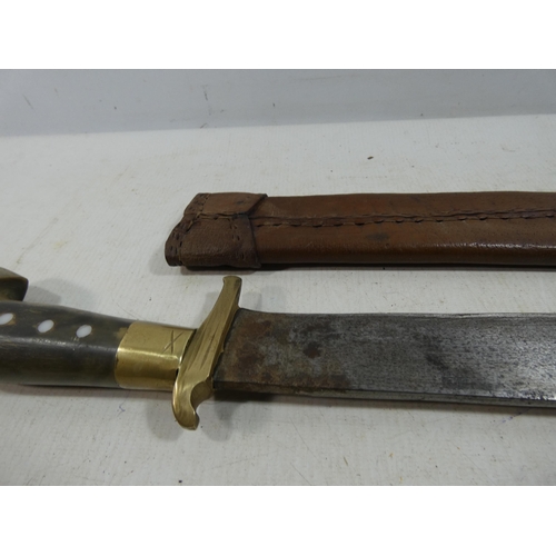 382 - A LARGE PHILLIPPINES BOWIE KNIFE MACHETE AND LEATHER SCABBARD, 40.5CM BLADE, CARVED HORN GRIP, LENGT... 