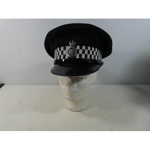 385 - A CHESHIRE CONSTABULARY POLICE OFFICERS HAT, SIZE 7 AND 1/8