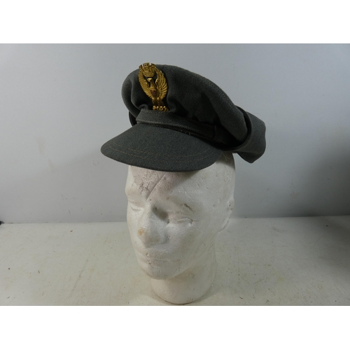 389 - AN ITALIAN PUBLIC SECURITY POLICE HAT