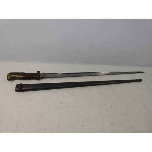 413 - A FRENCH LATE 19TH CENTURY GRAS BAYONET AND SCABBARD, 52CM BLADE, LENGTH 66CM