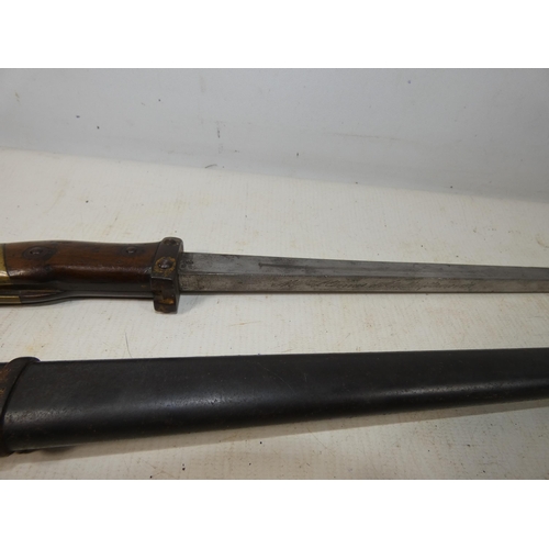 413 - A FRENCH LATE 19TH CENTURY GRAS BAYONET AND SCABBARD, 52CM BLADE, LENGTH 66CM