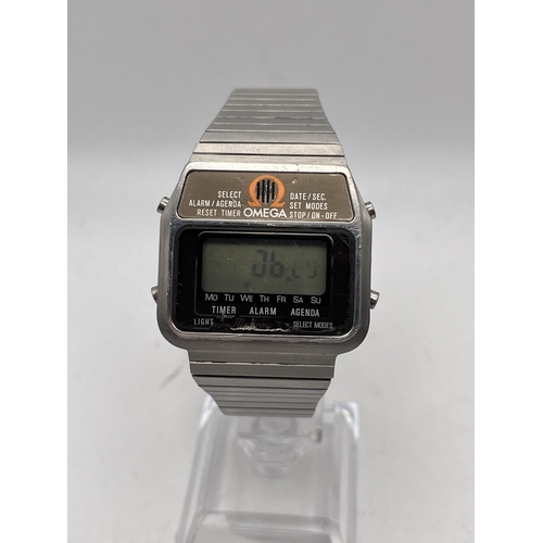 520A - A RARE OMEGA MEMOMASTER GENTS LCD ALARM WATCH 1970'S