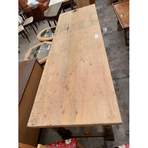 3023 - A VICTORIAN STYLE PINE KITCHEN TABLE, 86.5 X 28.5