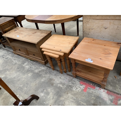 3026 - A PINE NEST OF THREE TABLES , LAMP TABLE AND T.V/VIDEO STAND