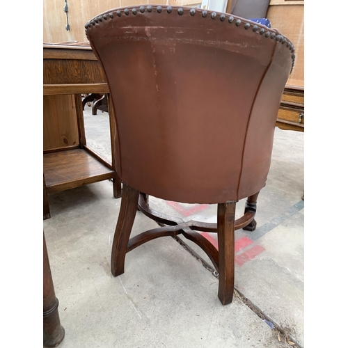 3028 - AN OAK JACOBEAN STYLE TUB CHAIR ON BULBOUS FRONT LEGS.