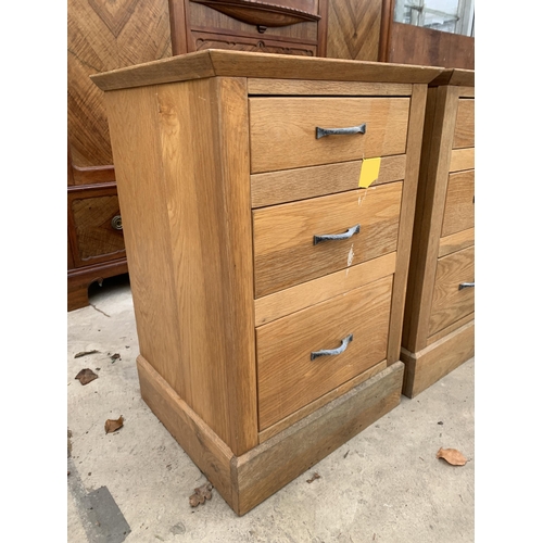 3035 - A PAIR OF OAK BEDSIDE CHESTS