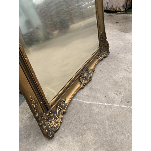 3039 - A GILT WALL MIRROR, 31