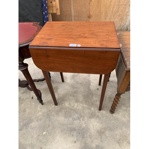 3041 - A 19TH CENTURY MAHOGANY DROP LEAF TABLE WITH DRAWER 22.5