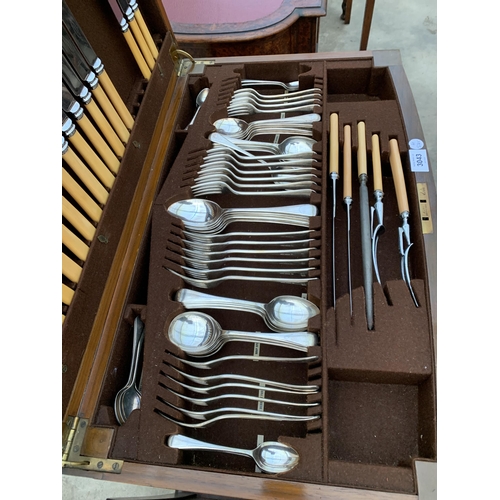 3043 - A MAHOGANY CUTLERY CANTEEN ON TAPERING LEGS {CONTAINING CUTLERY}