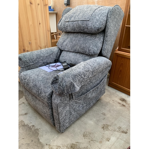 3061 - A COSICHAIR ELECTRIC RECLINER CHAIR