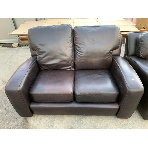 3071 - A BROWN LEATHER THREE PIECE SETTEE.