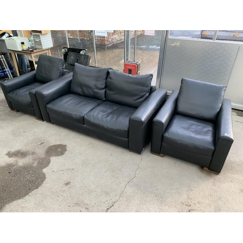 3072 - A NATUZZI BLACK LEATHER THREE PIECE SUITE