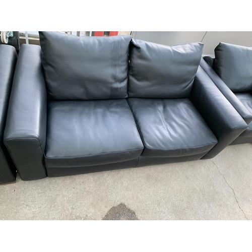 3072 - A NATUZZI BLACK LEATHER THREE PIECE SUITE