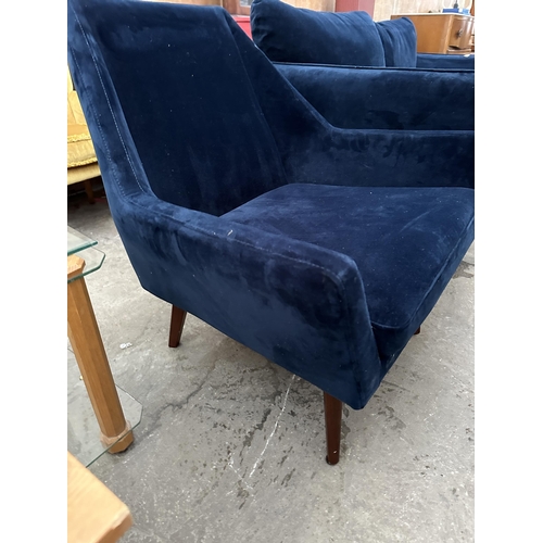 3073 - A MODERN BLUE TWO SEATER SETTEE AND MATCHING CHAIR ON TAPERING LEGS.