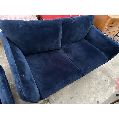 3073 - A MODERN BLUE TWO SEATER SETTEE AND MATCHING CHAIR ON TAPERING LEGS.