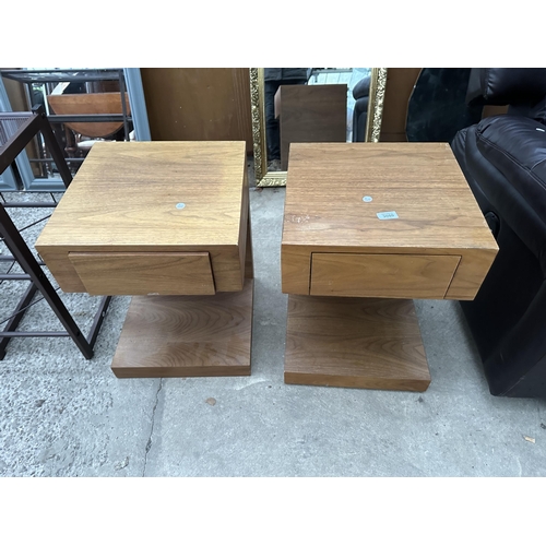 3080 - A PAIR OF BEDSIDE TABLES.