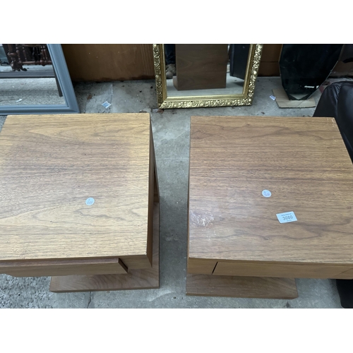 3080 - A PAIR OF BEDSIDE TABLES.