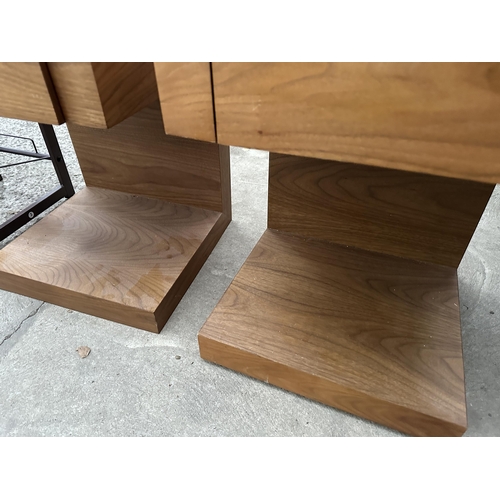 3080 - A PAIR OF BEDSIDE TABLES.