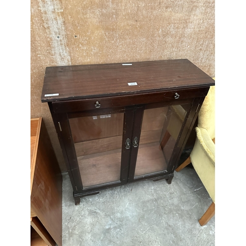 3099 - A MAHOGANY TWO DOOR GLAZED DISPLAY CABINET WITH FRIEZE DRAWER