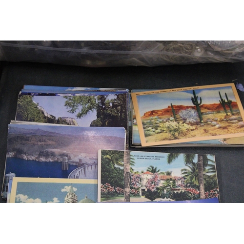 286 - A COLLECTION OF VINTAGE SOUVENIR POSTCARDS