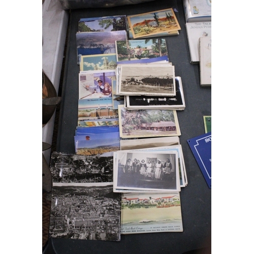 286 - A COLLECTION OF VINTAGE SOUVENIR POSTCARDS