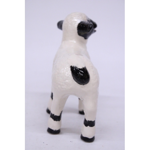 801 - AN ANITA HARRIS BLACK AND WHITE LAMB SIGNED IN GOLD