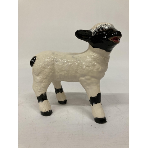 801 - AN ANITA HARRIS BLACK AND WHITE LAMB SIGNED IN GOLD