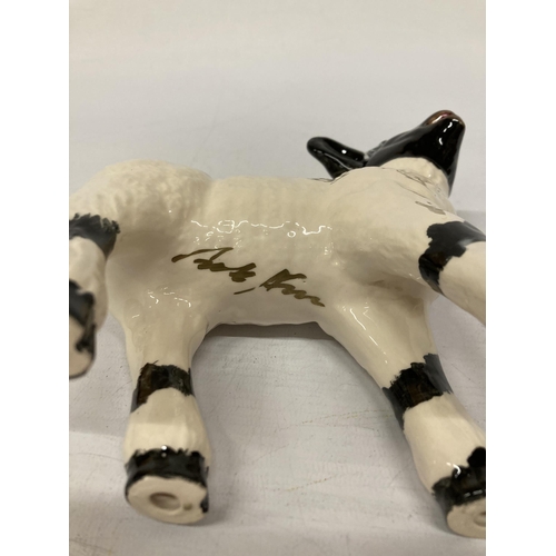 801 - AN ANITA HARRIS BLACK AND WHITE LAMB SIGNED IN GOLD