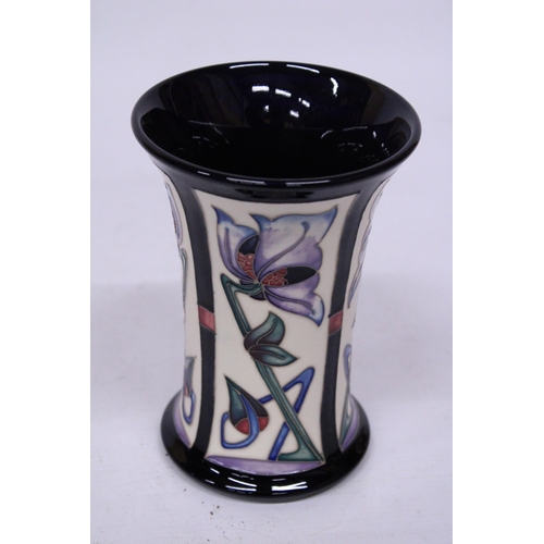 814 - A MOORCROFT HOMAGE PATTERN VASE 16 CM