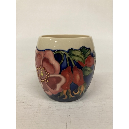 816 - A MOORCROFT MUG WILD ROSE PATTERN