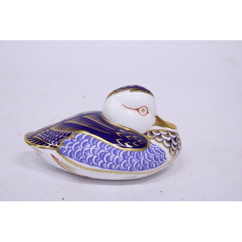 819 - A ROYAL CROWN DERBY DUCK WITH SILVER STOPPER