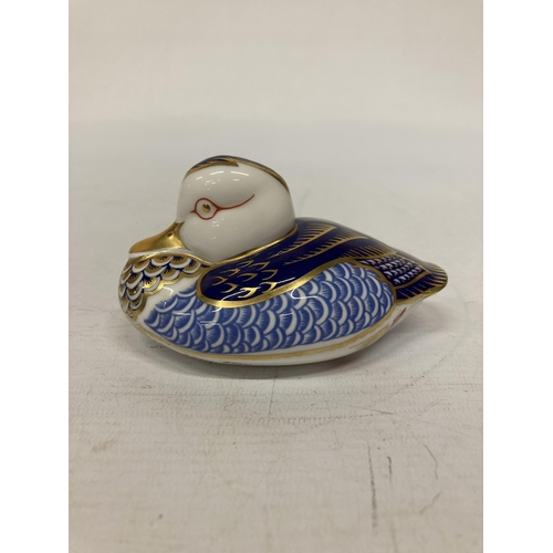 819 - A ROYAL CROWN DERBY DUCK WITH SILVER STOPPER