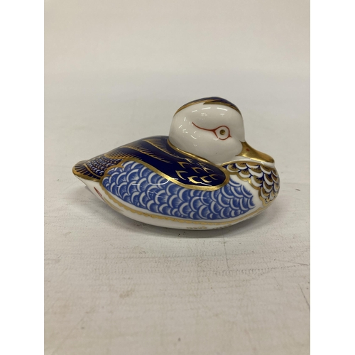 819 - A ROYAL CROWN DERBY DUCK WITH SILVER STOPPER