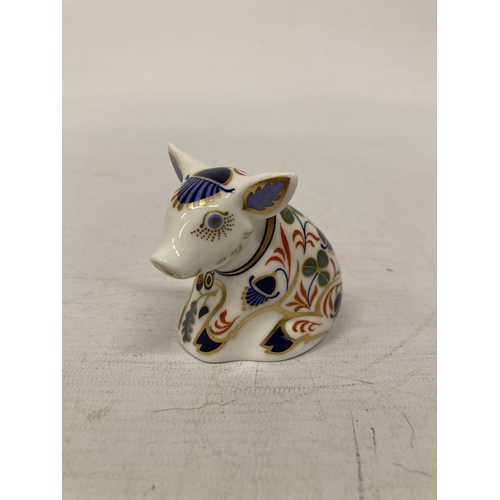 821 - A ROYAL CROWN DERBY PIGLET (FIRSTS)