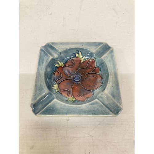 887 - A MOORCROFT ANEMONE ASHTRAY (SMALL CHIP)