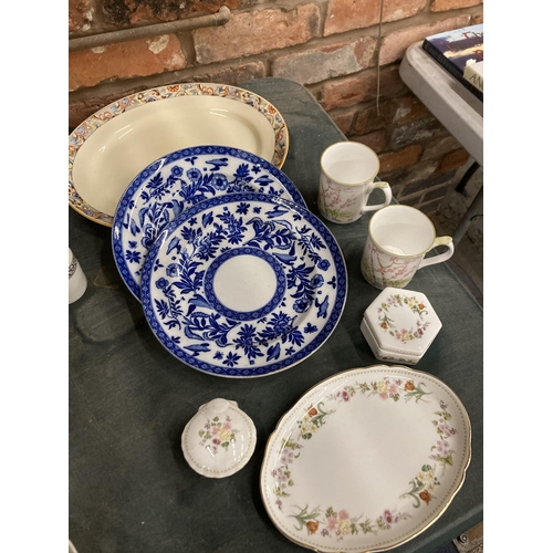 1029 - A QUANTITY OF CERAMICS TO INCLUDE WEDGWOOD TRINKET BOXES, BLUE AND WHITE PLATES, MUGS, ETC